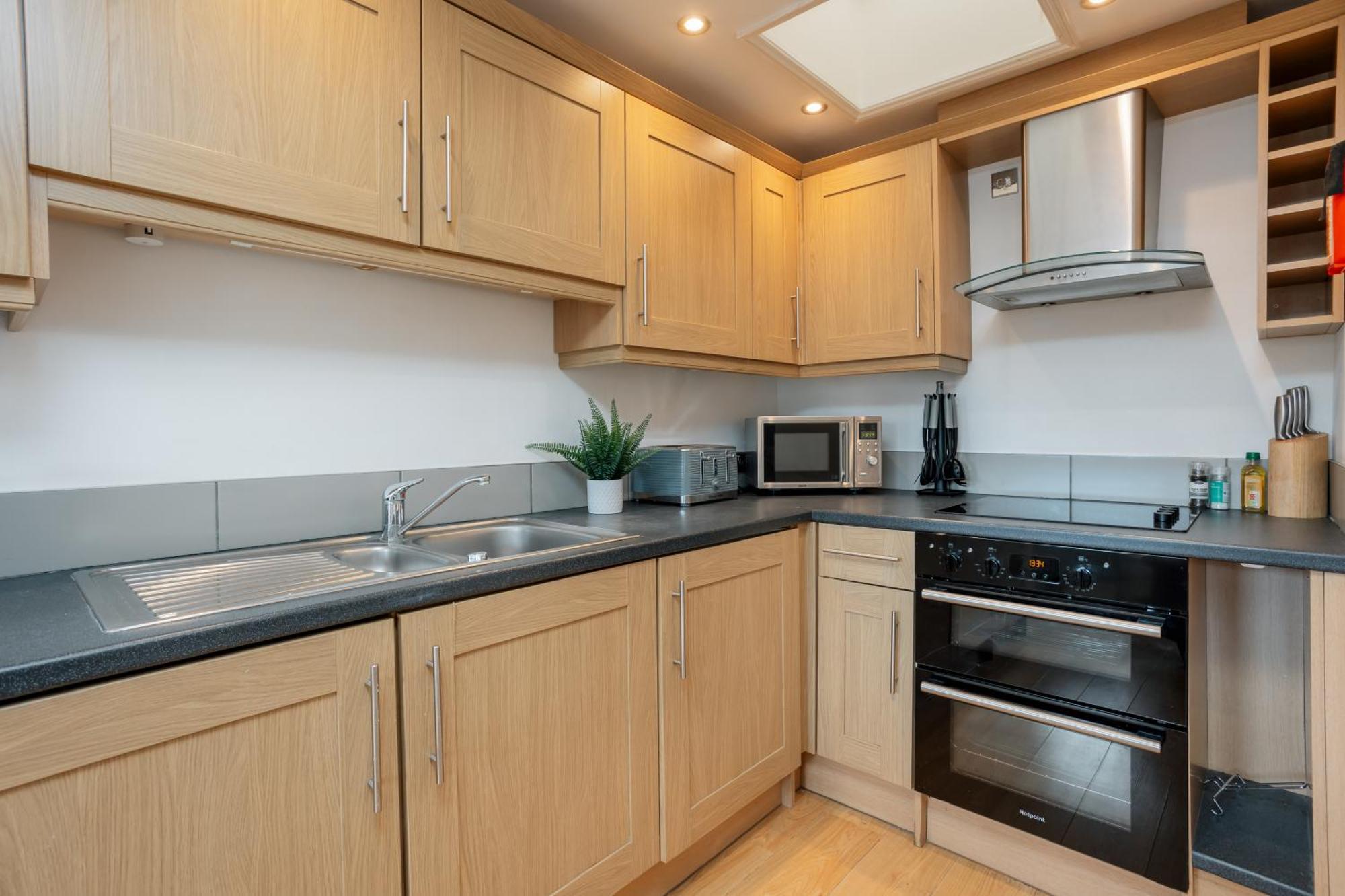 Starhost Residences - Central 3 Bed Apartment At Regents Court, Newbury Newbury  Exteriér fotografie