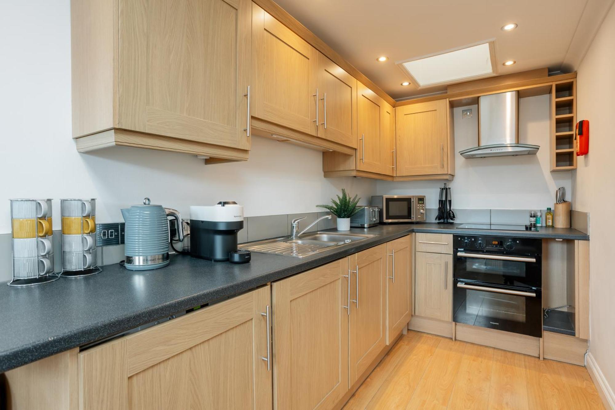 Starhost Residences - Central 3 Bed Apartment At Regents Court, Newbury Newbury  Exteriér fotografie