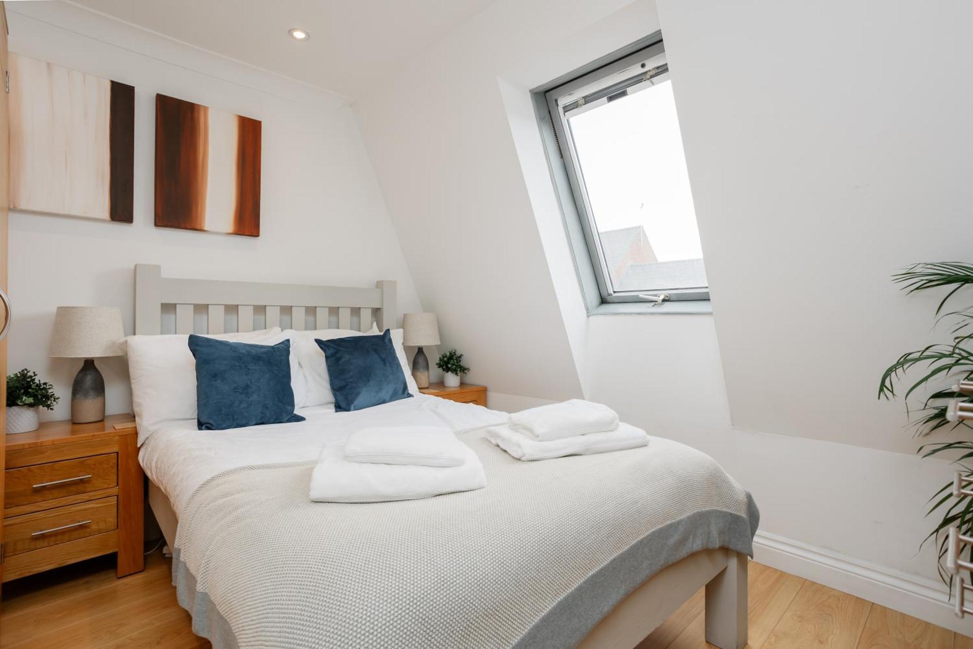 Starhost Residences - Central 3 Bed Apartment At Regents Court, Newbury Newbury  Exteriér fotografie