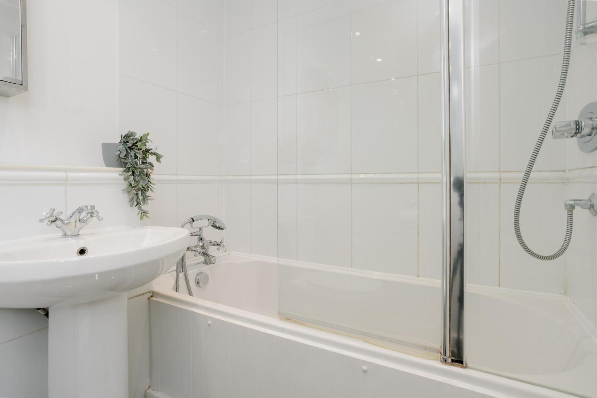 Starhost Residences - Central 3 Bed Apartment At Regents Court, Newbury Newbury  Exteriér fotografie