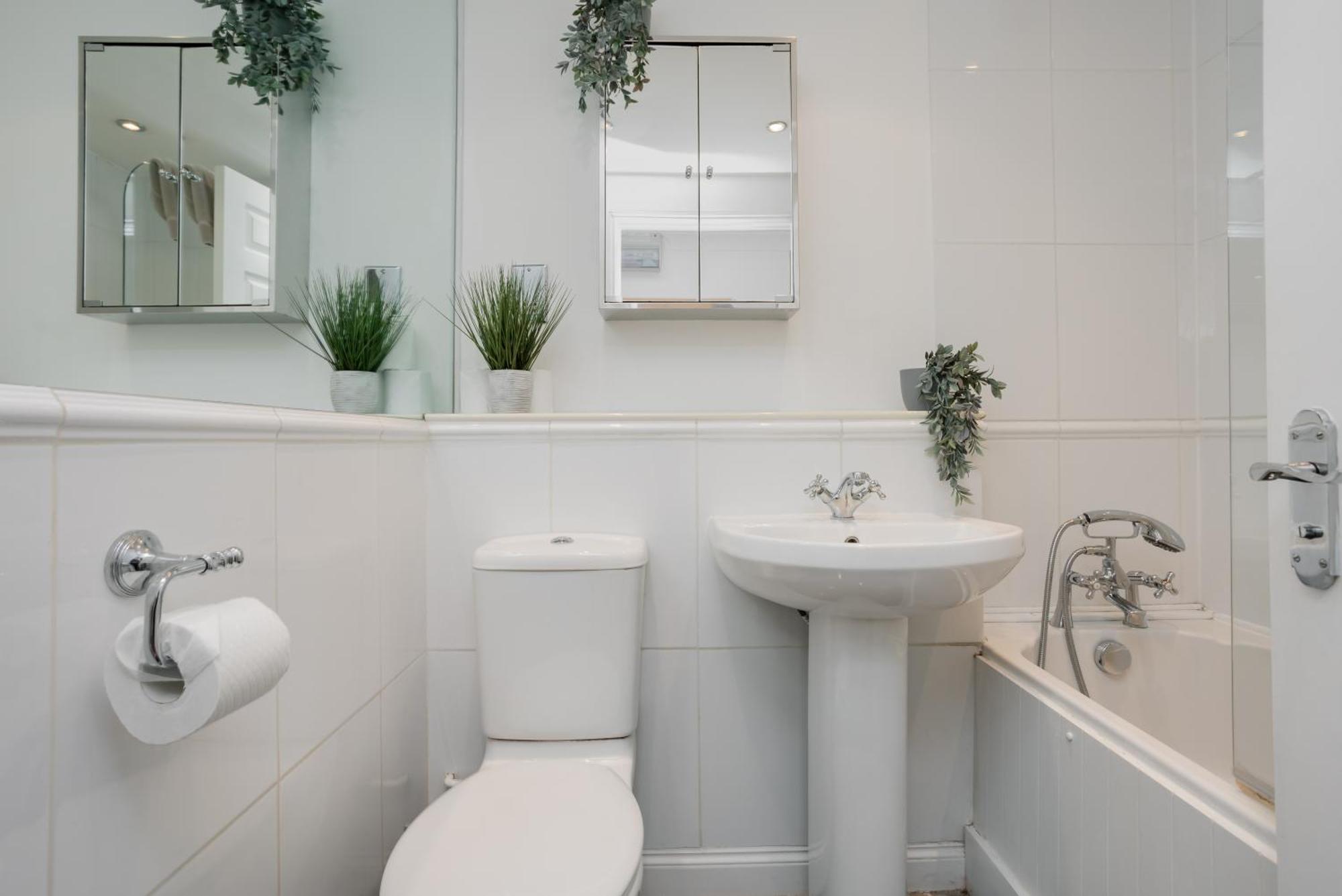 Starhost Residences - Central 3 Bed Apartment At Regents Court, Newbury Newbury  Exteriér fotografie